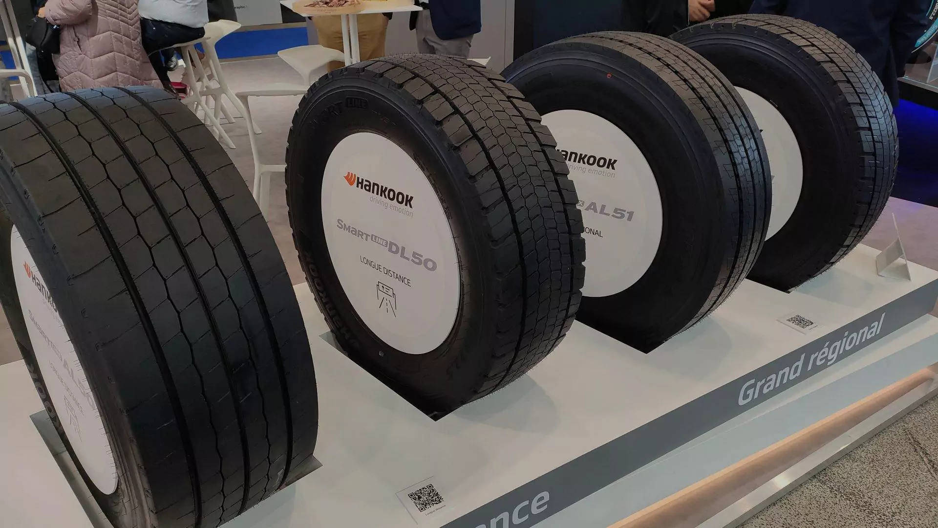 Jakota Tire Stocks Slump as EV Growth Cools; Taiwan Makers Buck Trend